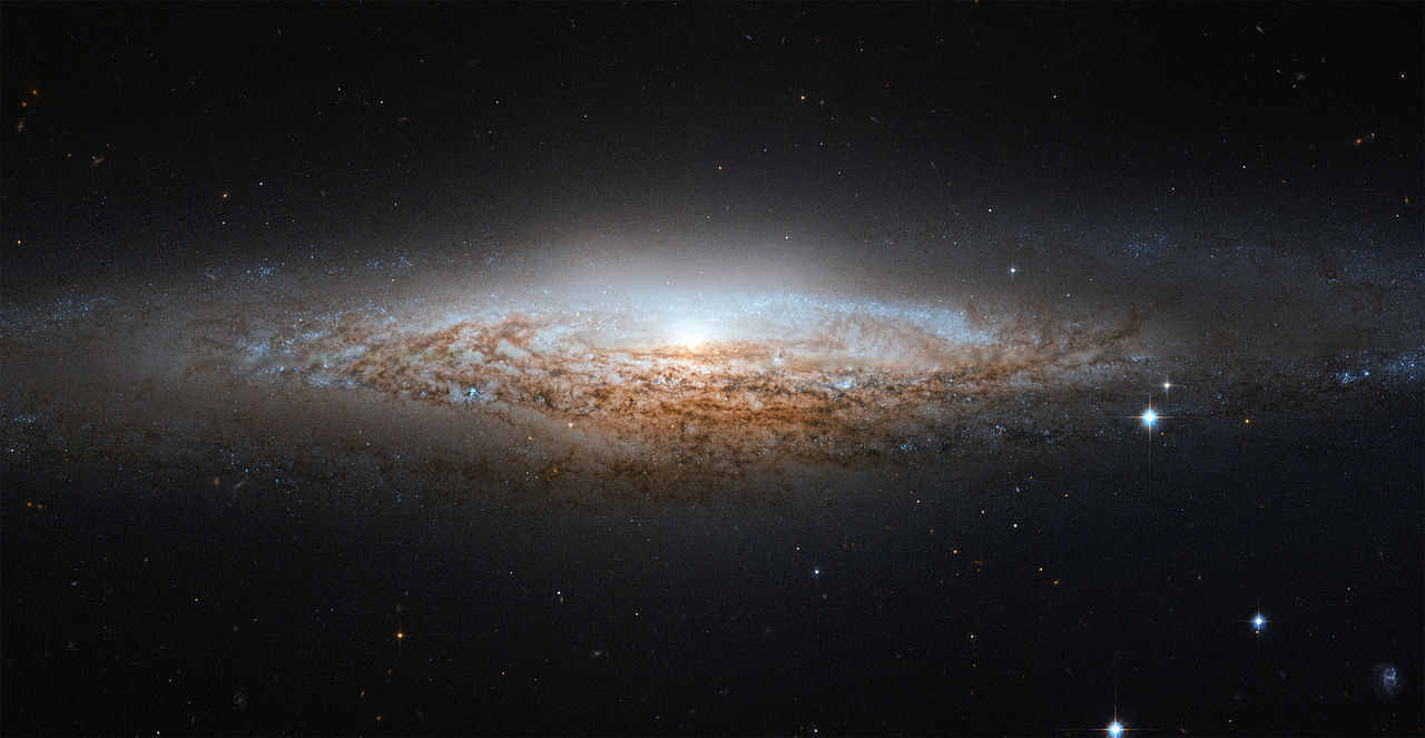 1280px-NGC_2683_Spiral_galaxy.jpg